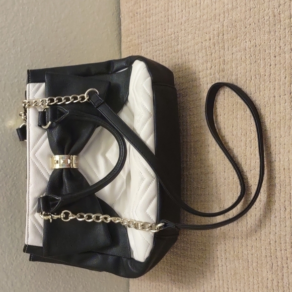 Betsey Johnson Chevron Satchel & Pouch - Picture 14 of 14